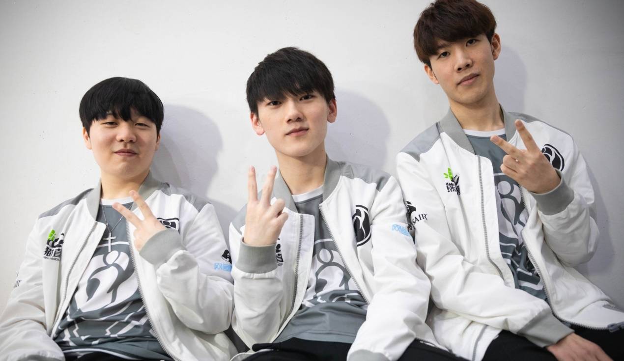 间和其背后 间和其背后