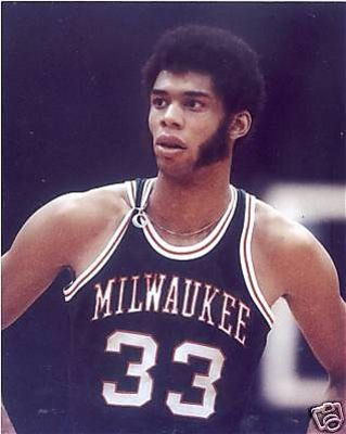 借甩棒让身 借甩棒让身